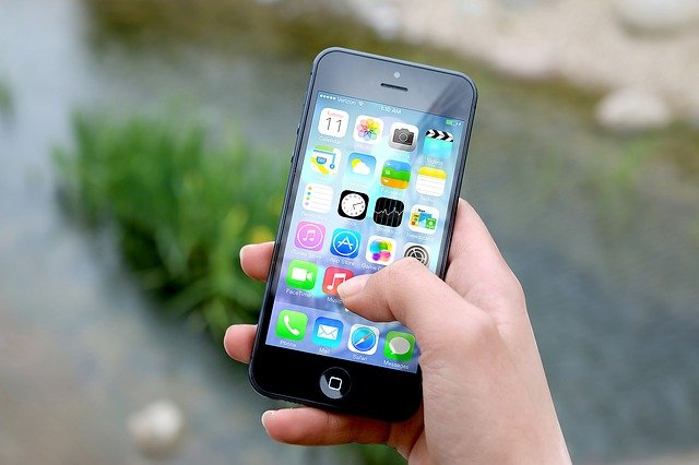Smartfon dla seniora - nowoczesne urządzenie dla starszych osób